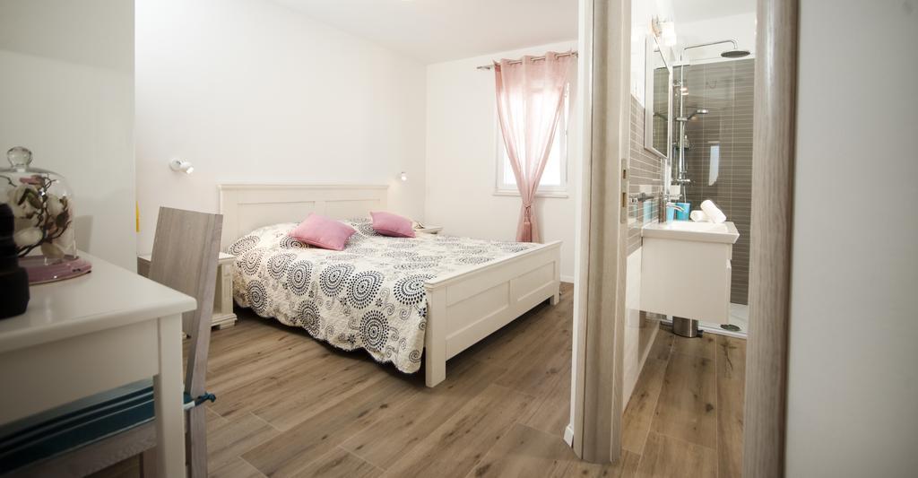 Apartments Villa Laguna With Pool Razanj Room photo