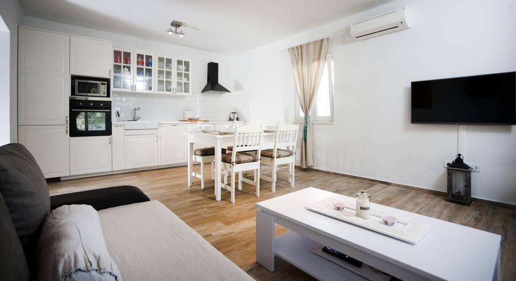 Apartments Villa Laguna With Pool Razanj Room photo