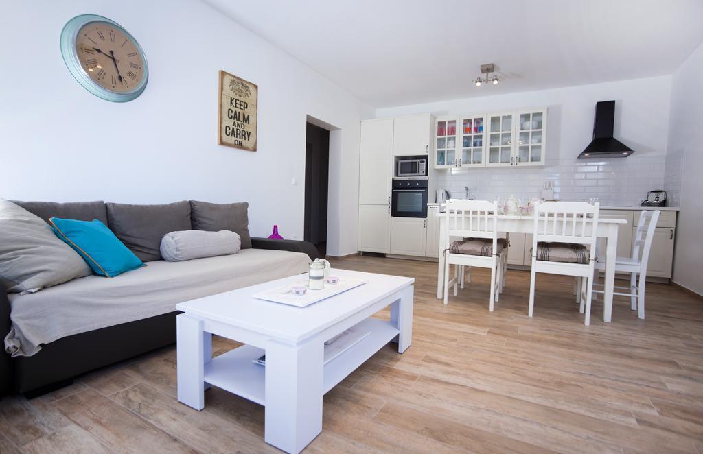 Apartments Villa Laguna With Pool Razanj Room photo