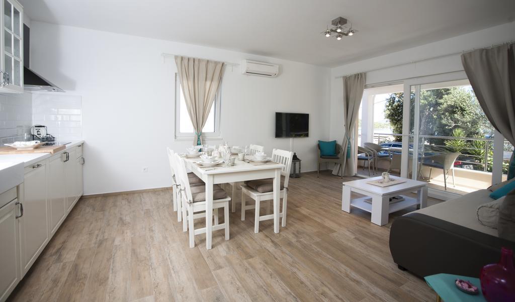 Apartments Villa Laguna With Pool Razanj Room photo